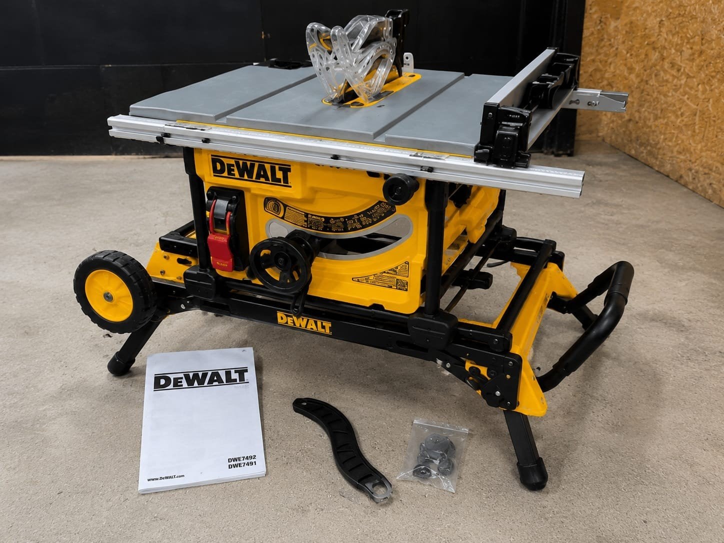 DeWALT DWE7492-QS Tafelzaag 250 mm met onderstel - Nieuw, Doe-het-zelf en Verbouw, Gereedschap | Zaagmachines, 70 mm of meer, Overige typen