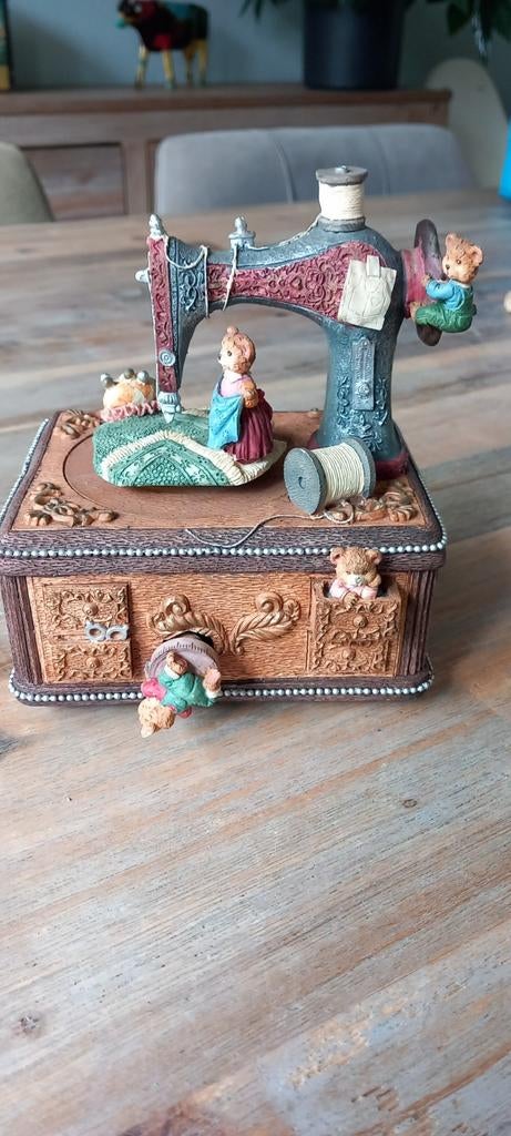 Muziekdoosje Naaimachine met Beertjes - Vintage Decoratie, Ophalen