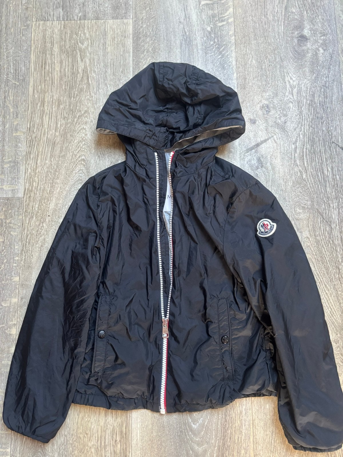 Moncler Zomerjas Zwart - Maat 8A (130/60), Ophalen of Verzenden, Zo goed als nieuw, Jongen of Meisje