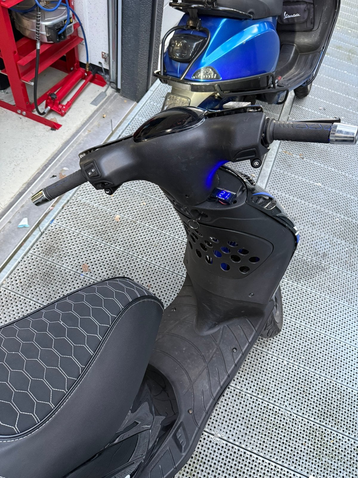 Piaggio zip 172cc 2takt compleet nieuw!, Fietsen en Brommers, Scooters | Piaggio, Ophalen, Zo goed als nieuw, Tweetakt, Zip
