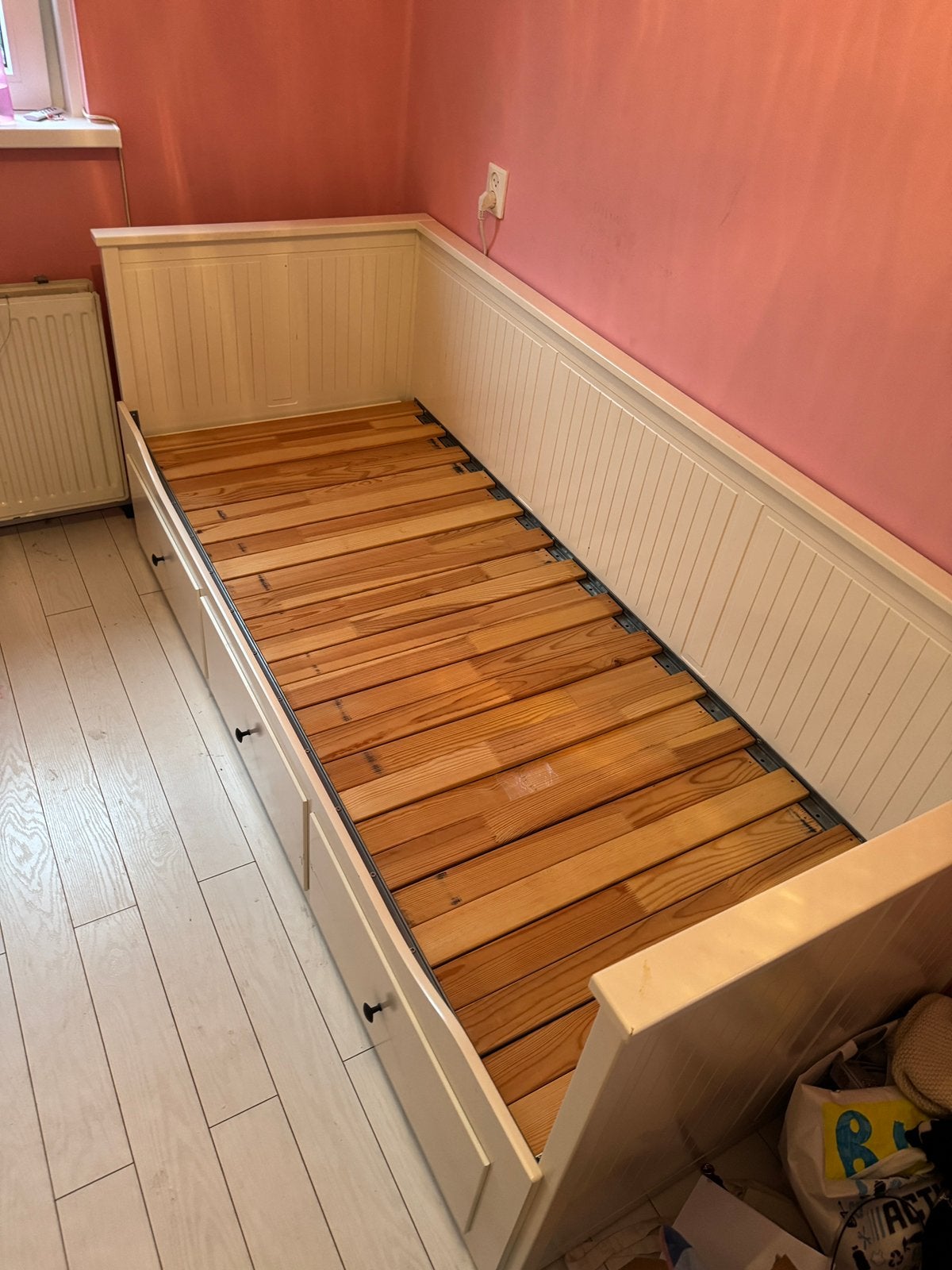 Ikea Hemnes bed, Huis en Inrichting, Slaapkamer | Bedden, Ophalen, Verstelbaar, Hemnes Ikea, Wit