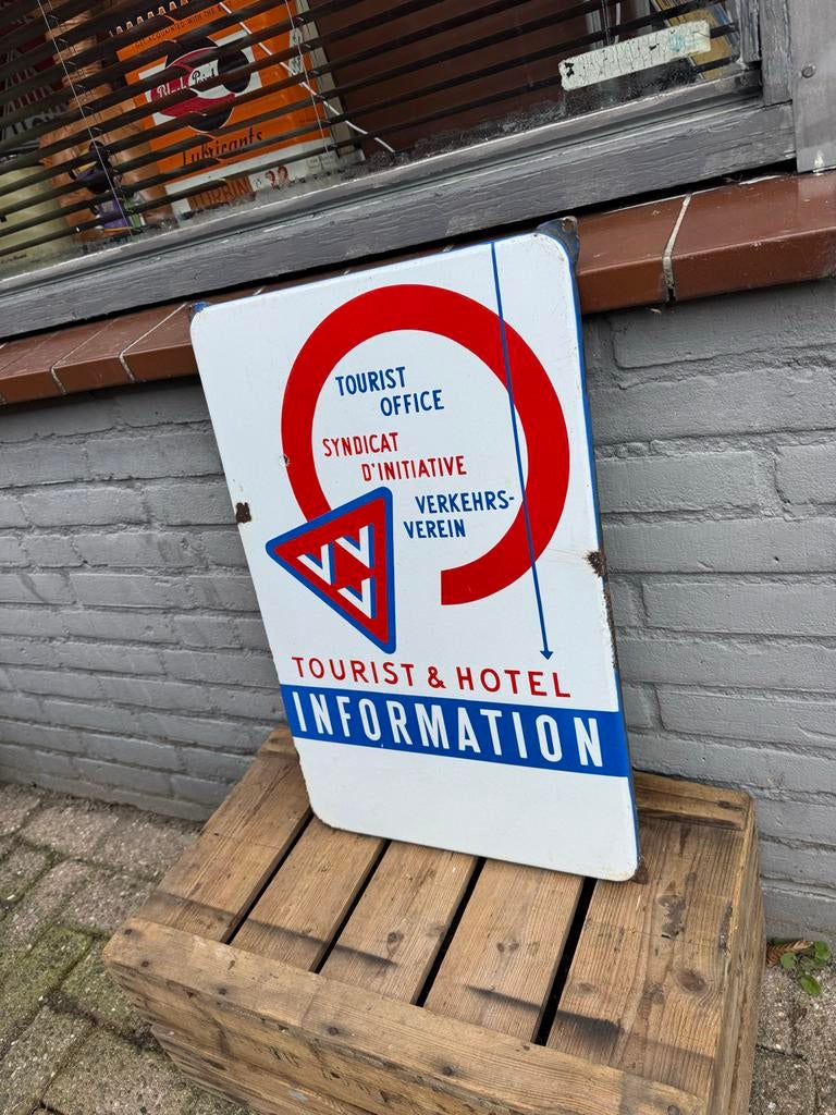 Vintage Emaille Bord: Tourist & Hotel Informatie, Antiek en Kunst, Antiek | Emaille, Ophalen of Verzenden