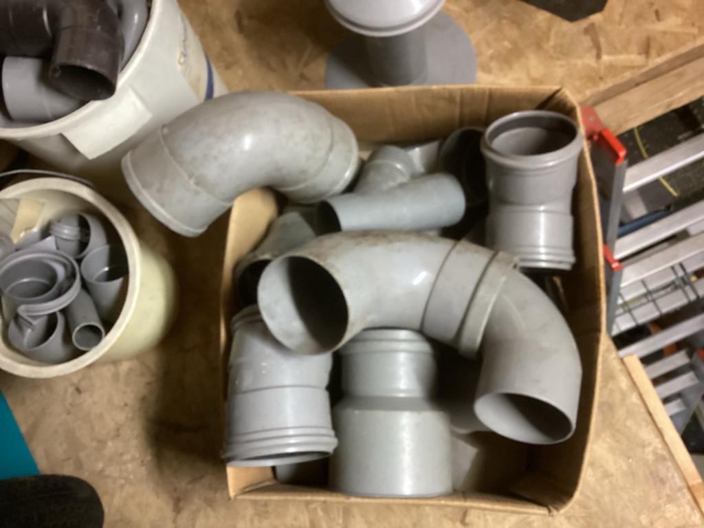 Diverse PVC bochten, spouwrooster en hemelwaterafvoer, Doe-het-zelf en Verbouw, Buizen en Afvoer, Bochten, Pvc, Ophalen of Verzenden