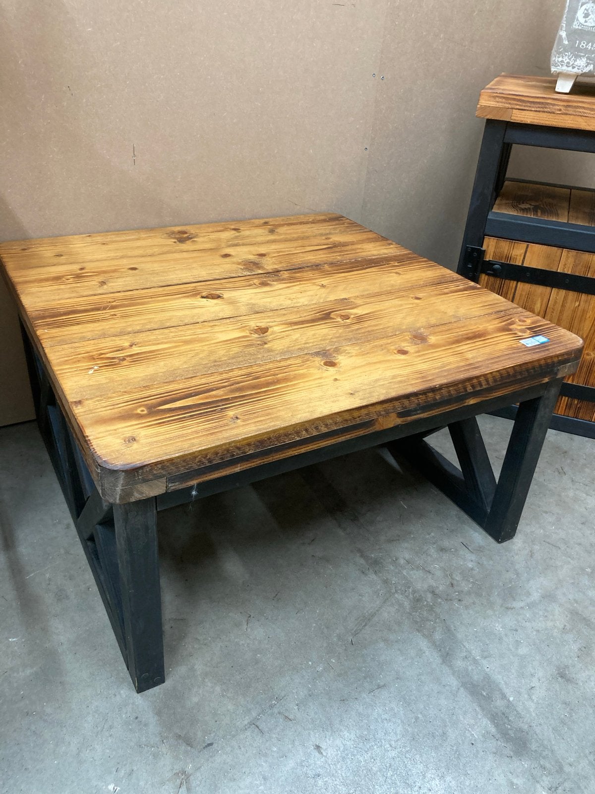 Robuuste houten salontafel 80x80 met zwart onderstel, Gebruikt, 50 tot 100 cm, W, Vierkant