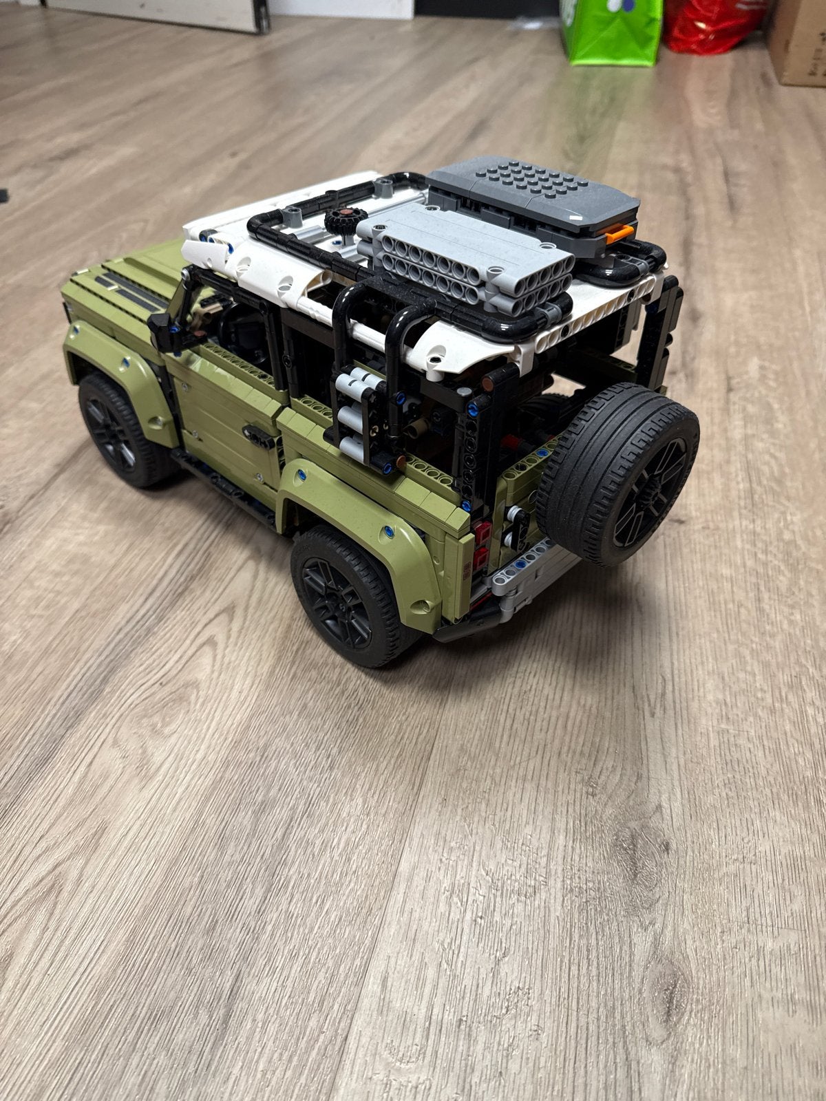 Foto 3 van Lego Technic 42110 Land Rover Defender
