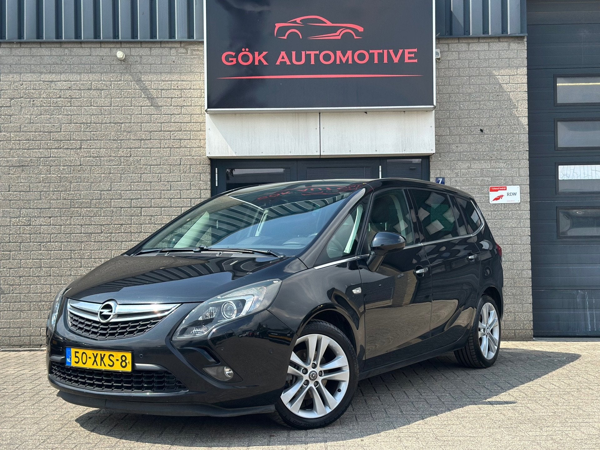 Opel Zafira Tourer 1.4 Cosmo / Automaat / Panorama dak / Dod, Auto's, Euro 5, Gebruikt, 4 cilinders, Zwart