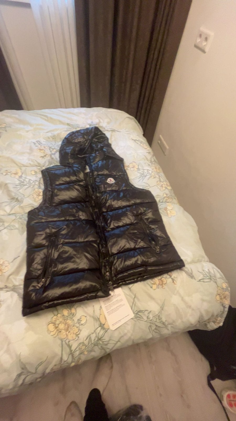Moncler Bodywarmer Zwart met Capuchon, Kleding | Dames, Ophalen of Verzenden, Zo goed als nieuw, Maat 38/40 (M), Zwart