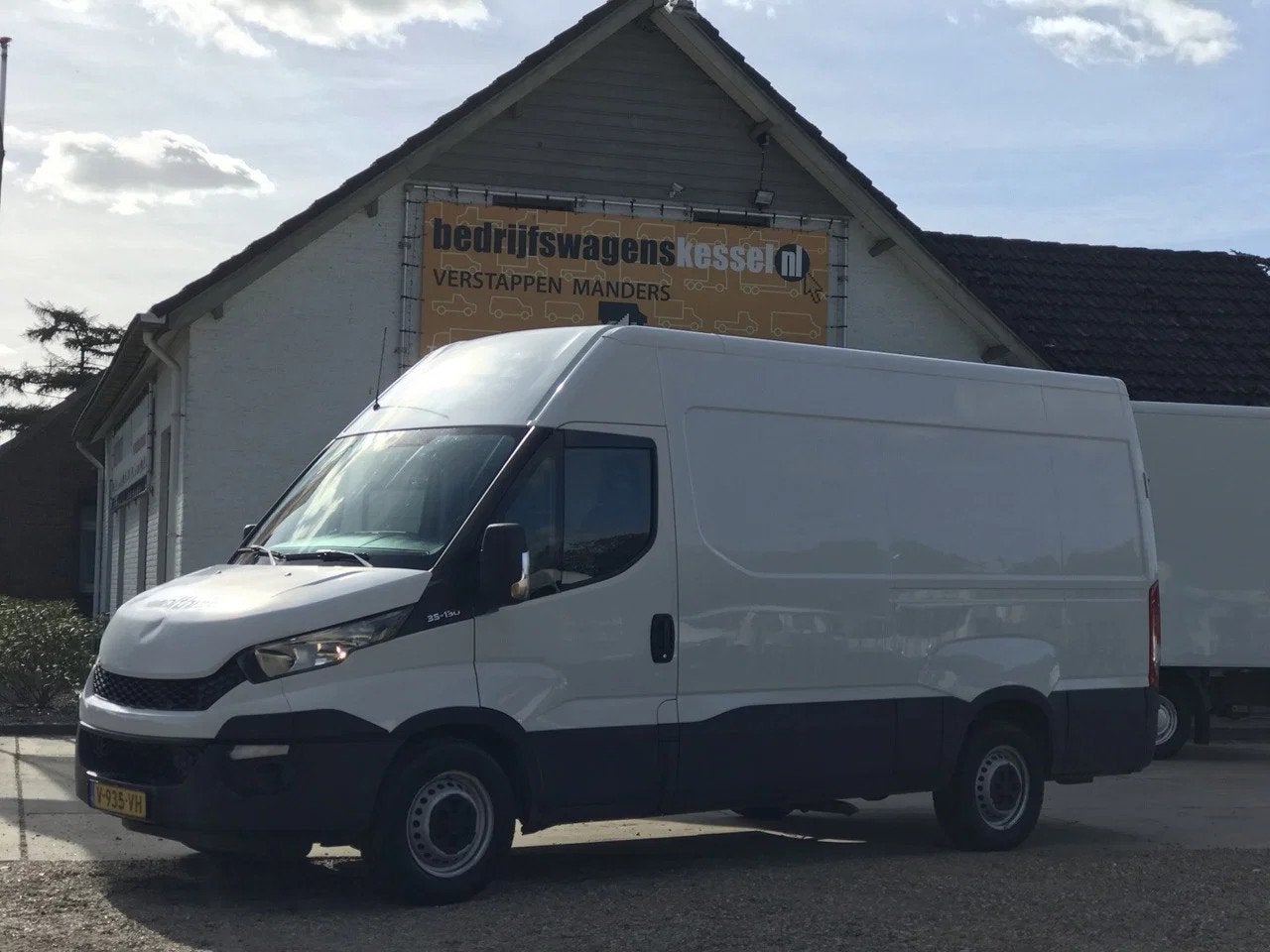 Iveco Daily 35S13V 2.3 HPi L2H2 Trekhaak 3.5t AC (bj 2016), Euro 5, Gebruikt, Zwart, Iveco