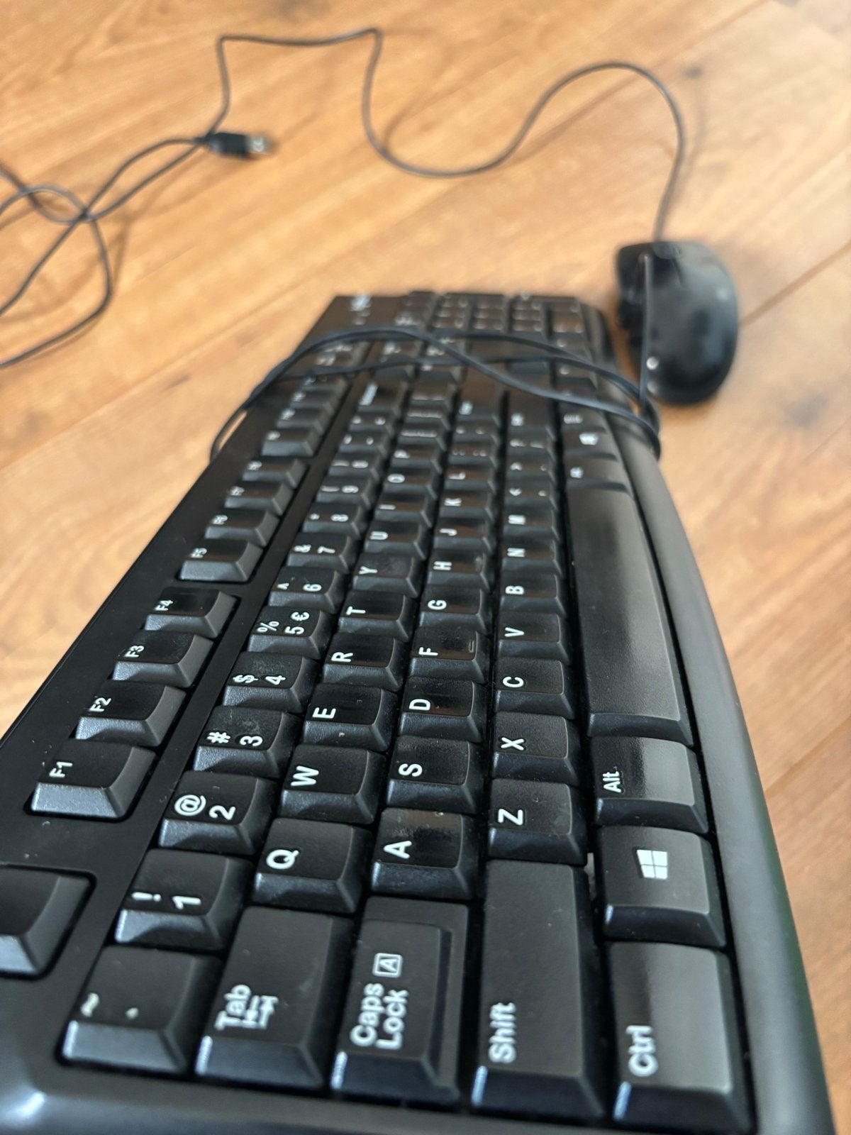 Logitech toetsenbord en muis set - Bedraad, Computers en Software, Muizen, Ophalen, Rechtshandig, Muis, Gebruikt