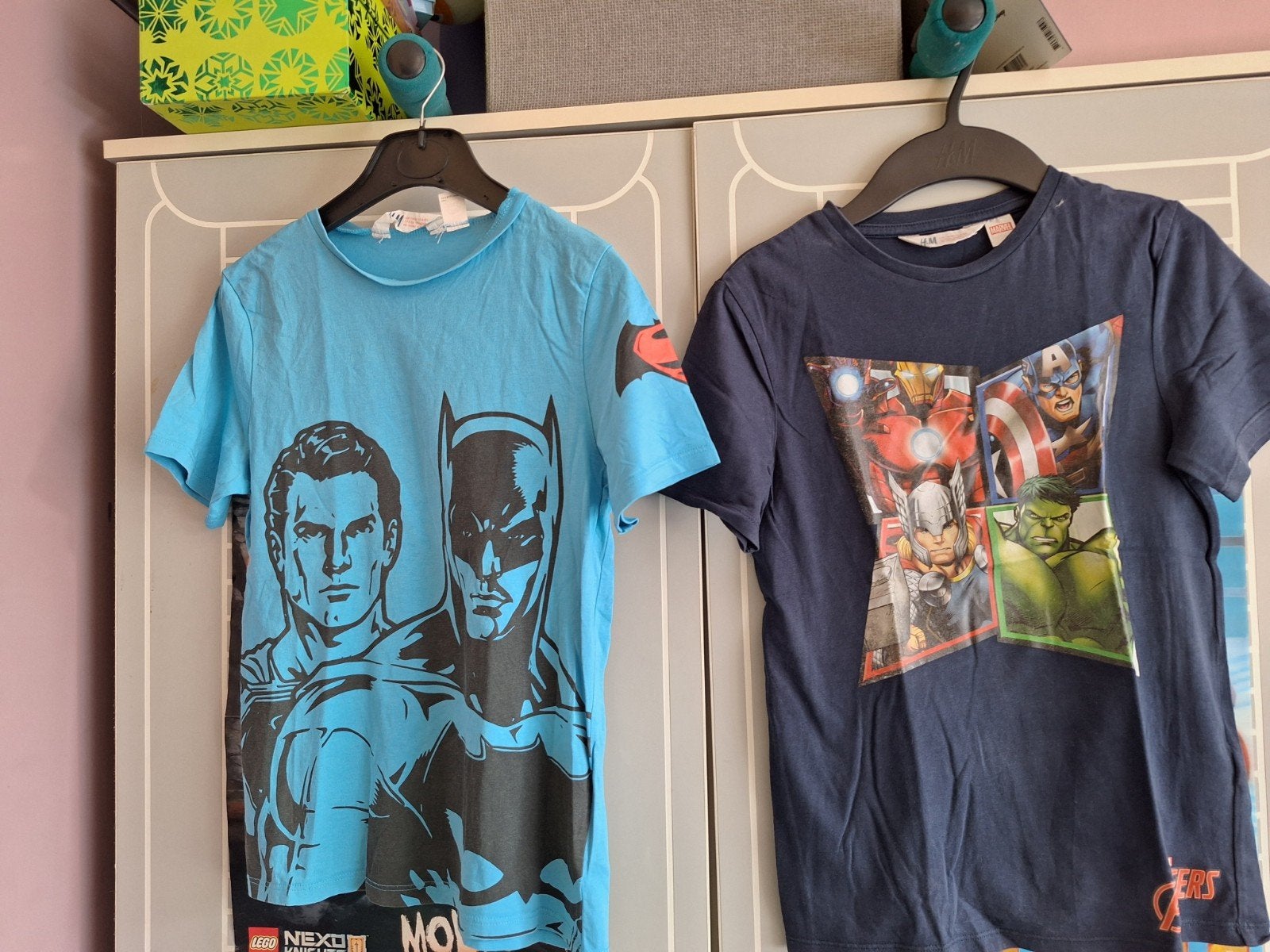 2 shirtjes Marvel en DC mt 134/140, Gebruikt, H&M, Ophalen of Verzenden, Shirt of Longsleeve