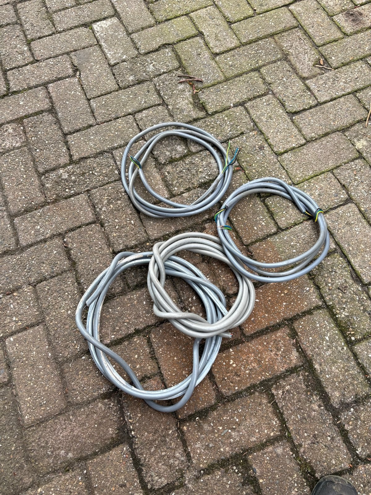 Diverse stukken grondkabel, Ophalen of Verzenden, Gebruikt, Overige merken, Kabel of Snoer