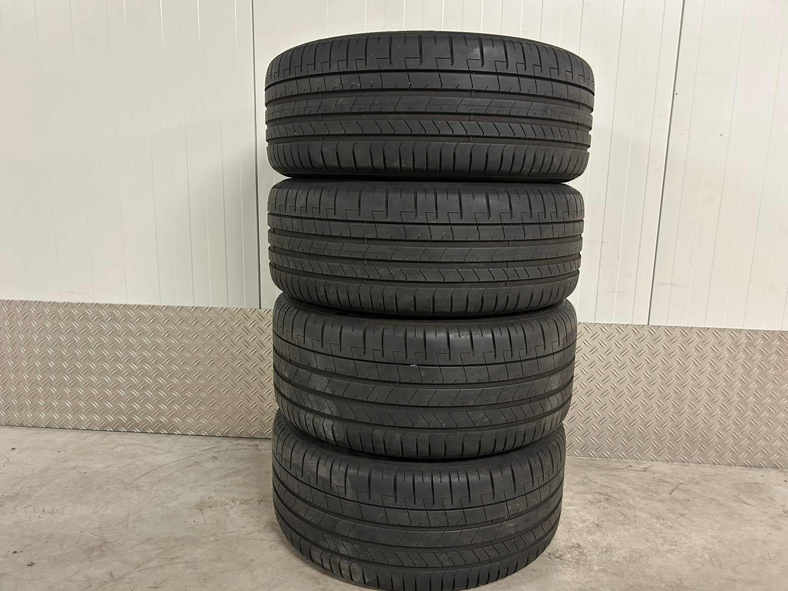 Mercedes E klasse W214 S214 AMG 20 inch Pirelli MO 2024 TPMS, Ophalen, Banden en Velgen, Mercedes, Personenwagen