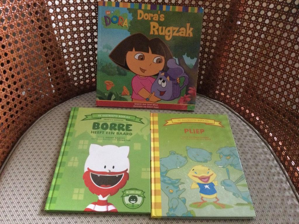 2 Borre boeken 1 Dora boek en nog  4 andere leuke  boeken., Boeken, 5 of 6 jaar, Fictie algemeen, Jongen of Meisje, Ophalen of Verzenden