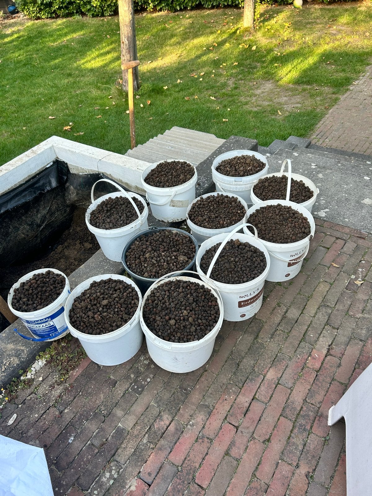 Gratis  9 emmers hydrokorrels, Ophalen, Hydrokorrels