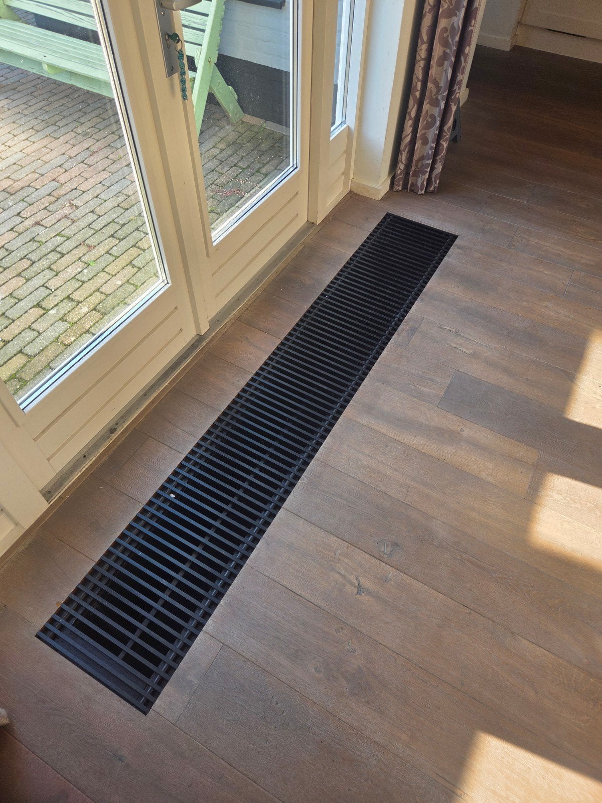 Zwart convector put rooster. 2200x360 mm, Ophalen