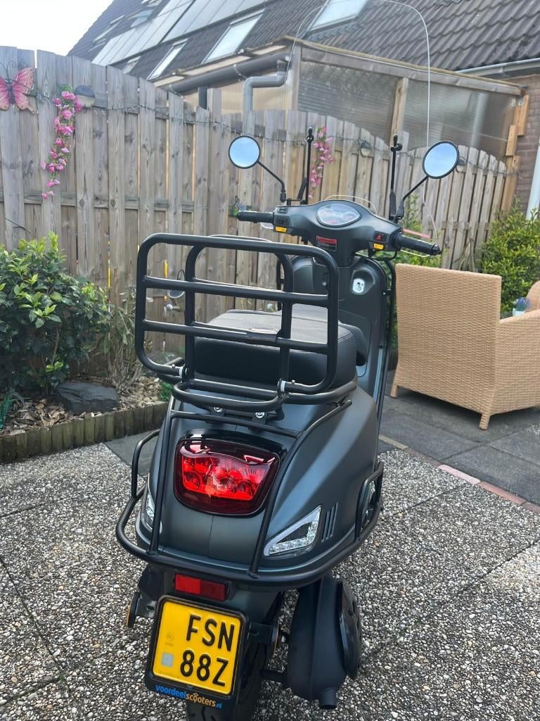 Senzo rivalux special edition scooter., Zo goed als nieuw, Benzine, Ophalen, Overige merken