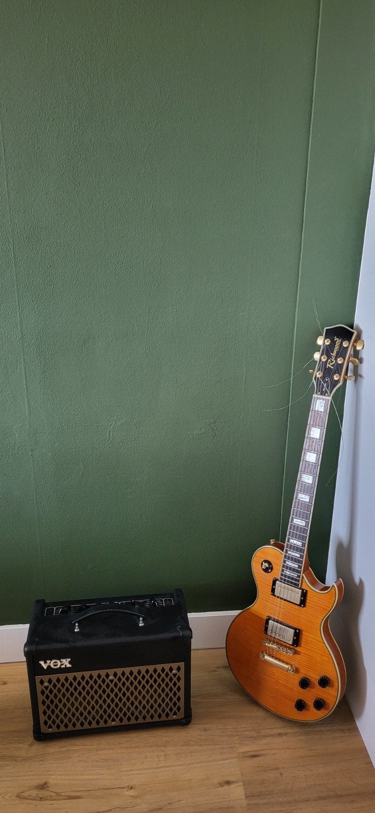 Richwood RE-129 elektrische gitaar met Vox DA10 versterker, Ophalen, Zo goed als nieuw, Solid body, Overige merken