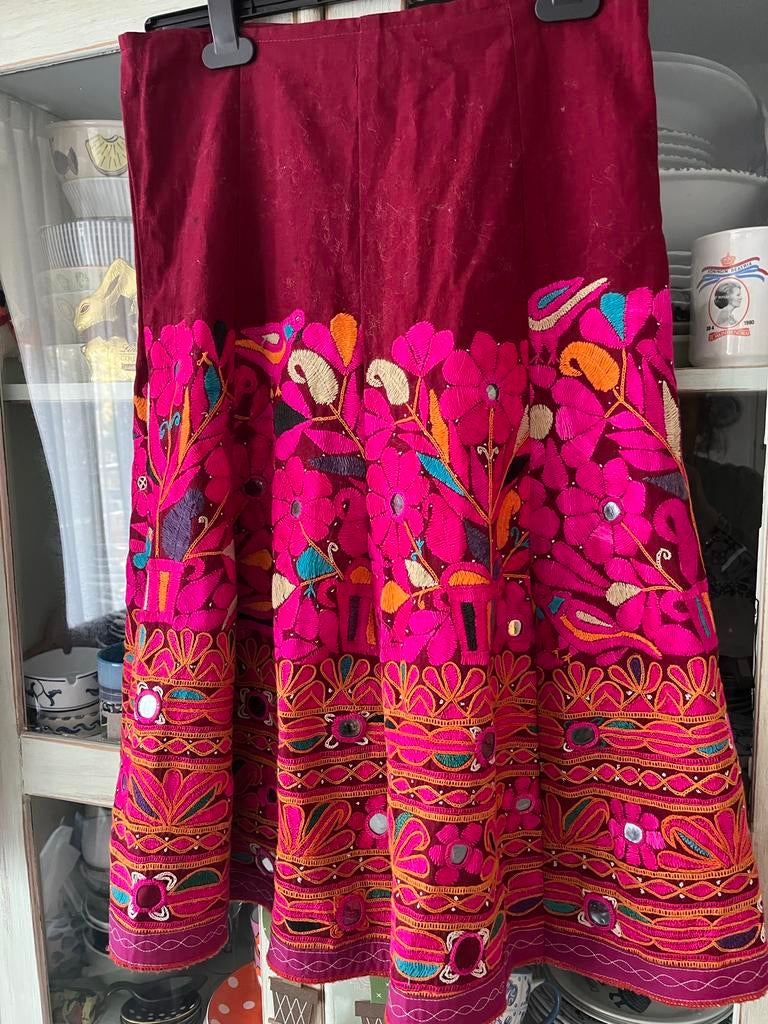 Prachtige Indiase rok rood/roze met bloemen, maat 38/40, Maat 38/40 (M), Ophalen of Verzenden, Gedragen, Rood
