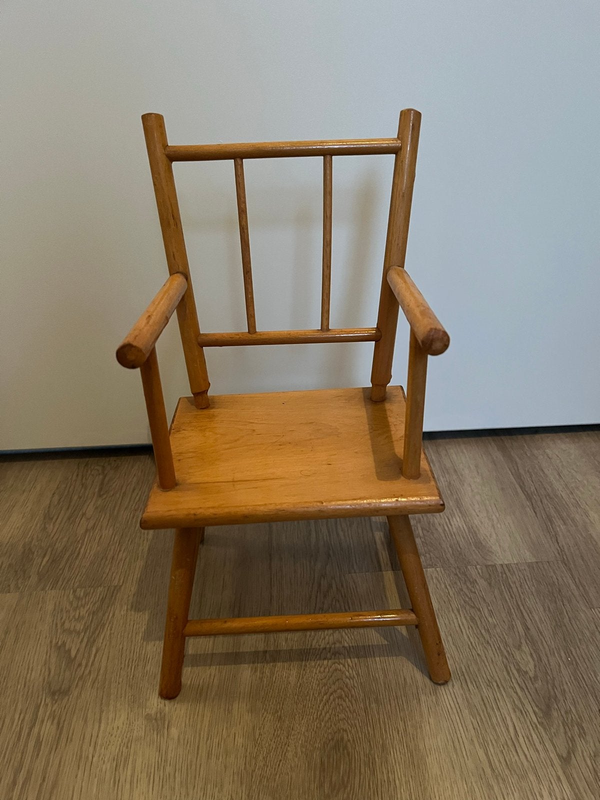 Houten poppenstoel met armleuningen (klein), Ophalen of Verzenden