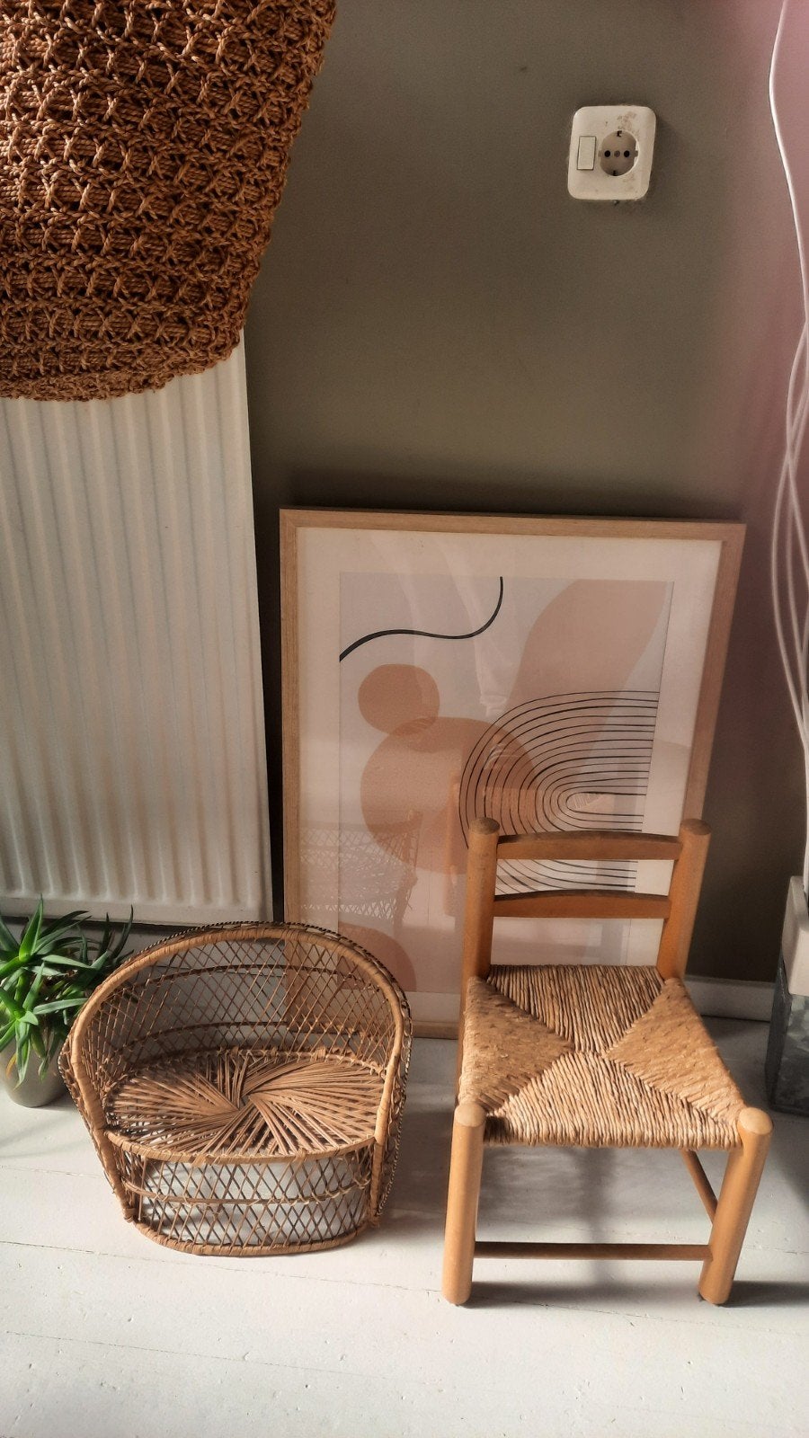 Vintage rieten poppenstoel + houten stoel, Antiek en Kunst, Ophalen