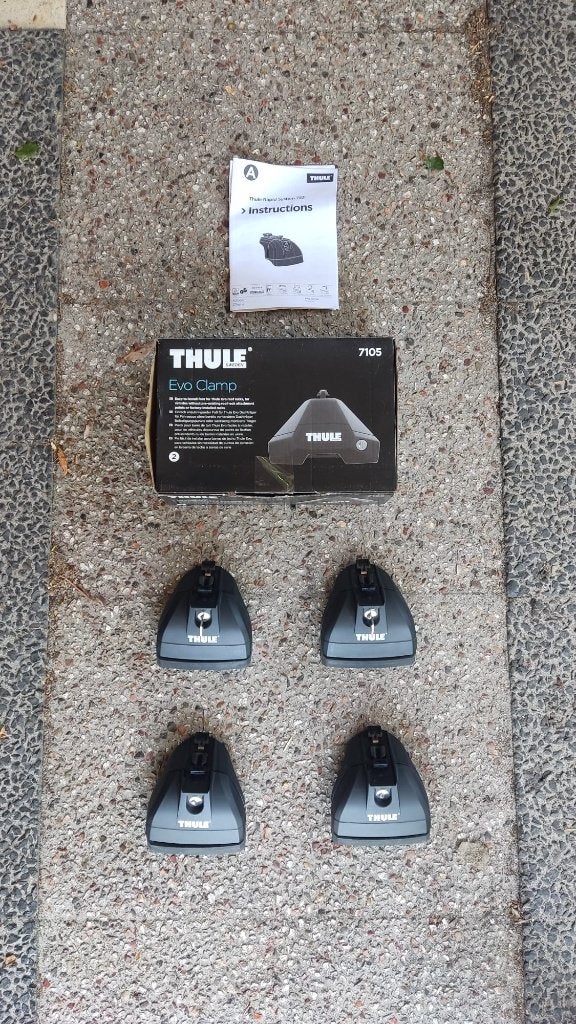 Complete Thule dakdragerset – Evo Clamp 7105 + SquareBar 108, Auto diversen, Dakdragers, Ophalen, Zo goed als nieuw