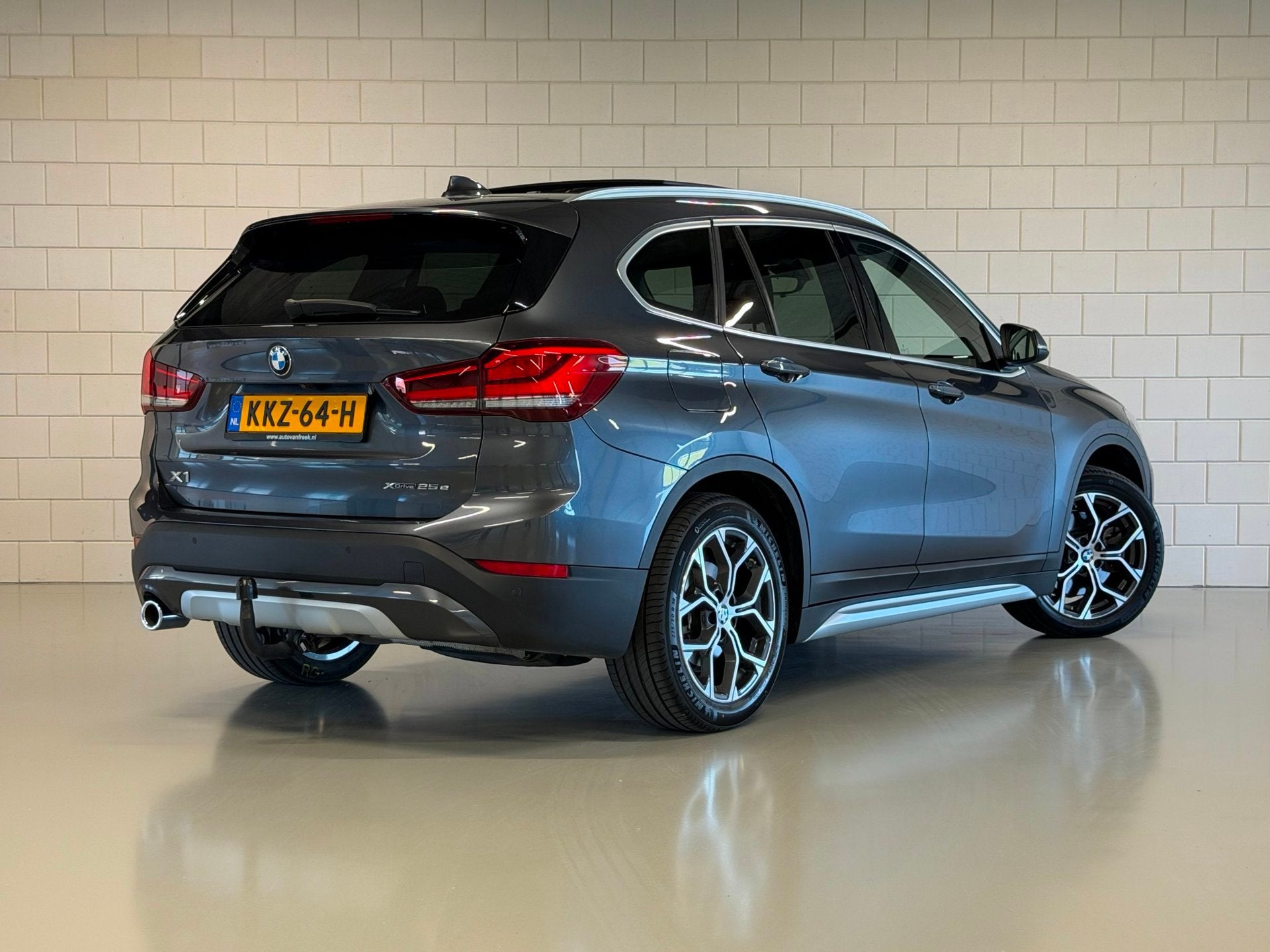 BMW X1 XDrive25e High Executive xLine | PANO | TREKHAAK | HE, Auto's, BMW, 8 kWh, Leder en Stof, Bedrijf, Vierwielaandrijving