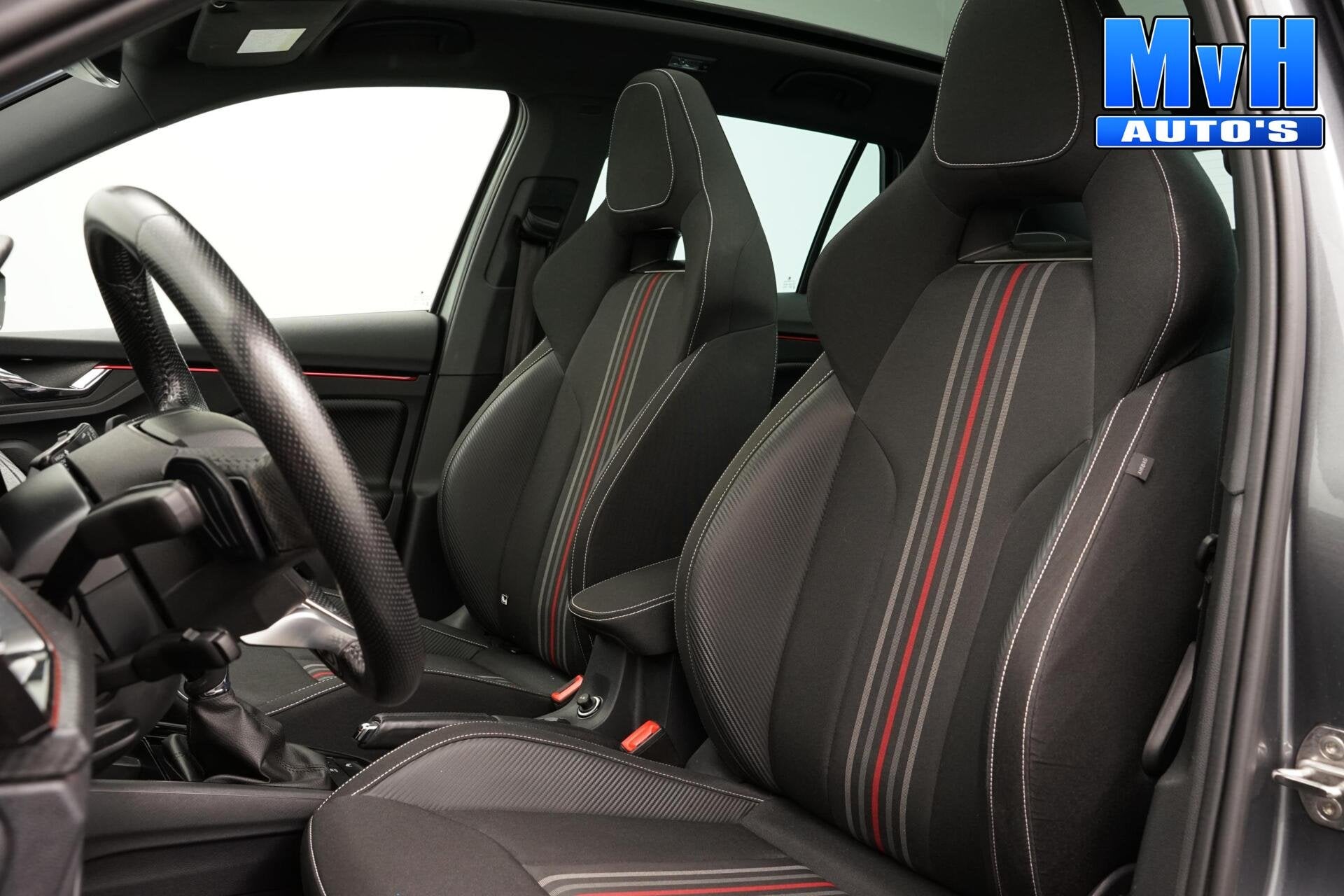 Skoda Kamiq 1.0 TSI Monte Carlo|AUTOMAAT|PANO|CAMERA|ACC|LED, Auto's, Dealer onderhouden, Stof, Gebruikt, Met garantie (alle)