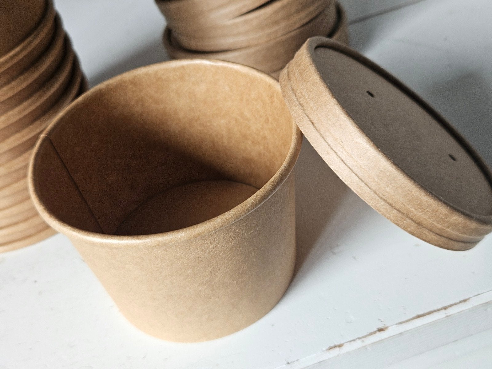 10x Bruine kartonnen bekers met deksel, Ophalen of Verzenden, Nieuw, Knutselmateriaal