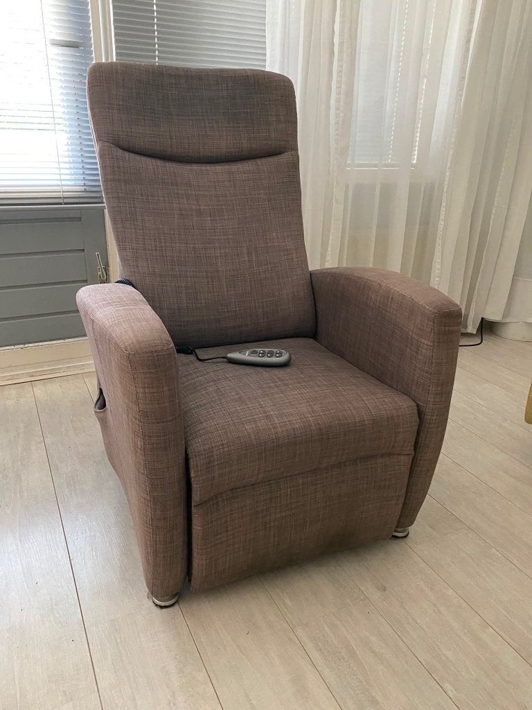 Elektrische senioren stoel, Huis en Inrichting, Stoelen, Ophalen, Gebruikt, Bruin, Eén