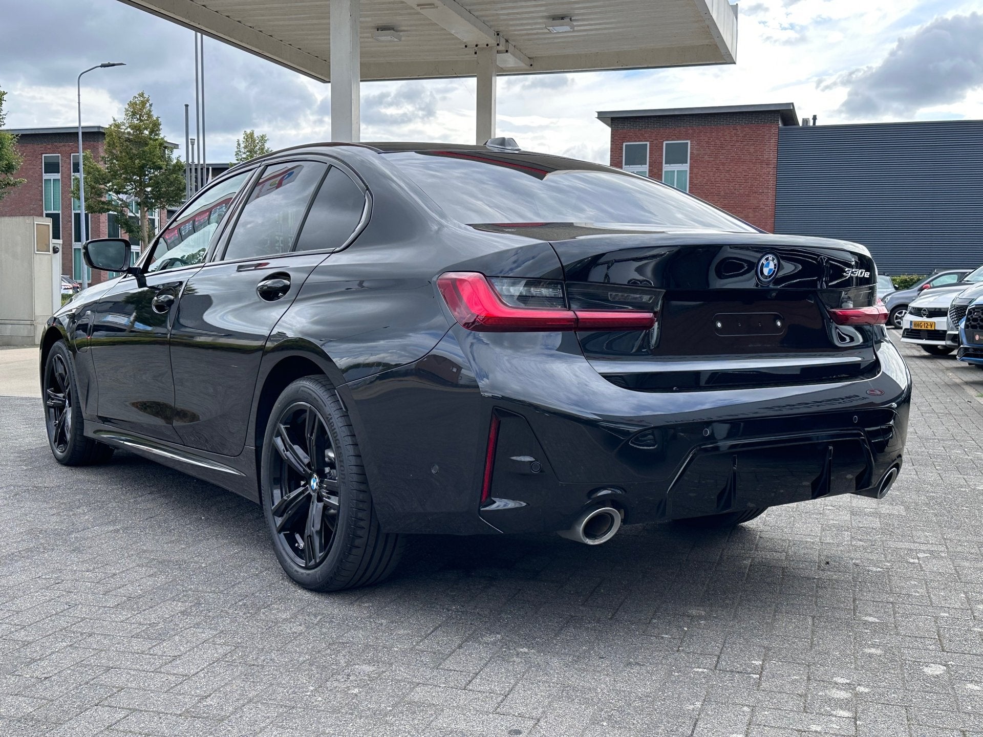 BMW 3-serie 330e M-Sport|Innovation Pack|Keyless Entry/Go|HU, Auto's, Automaat, 1998 cc, Achterwielaandrijving, Gebruikt