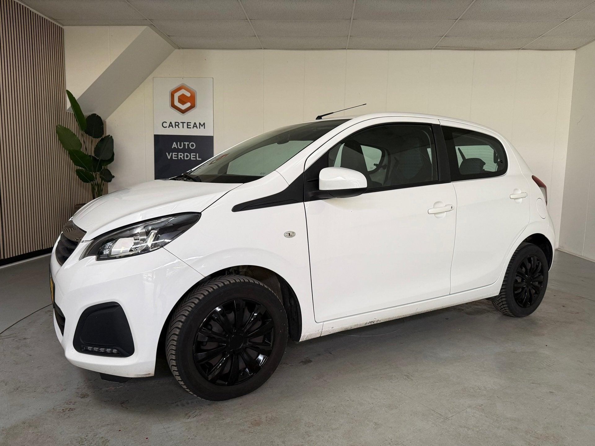 Peugeot 108 1.0 e-VTi Black & White Active Airco, Navigatie, Voorwielaandrijving, Gebruikt, Euro 6, 4 stoelen