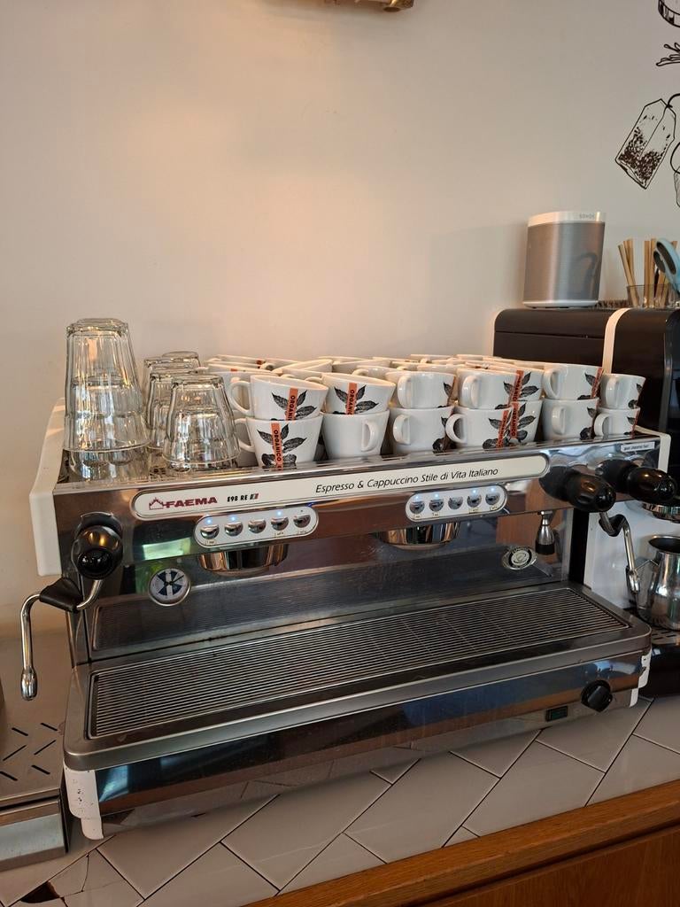 Faema E98 RE 2-groeps Espressomachine, Witgoed en Apparatuur, Koffiezetapparaten, Gebruikt, Gemalen koffie, Espresso apparaat