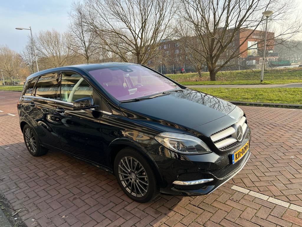 Mercedes-Benz B-Klasse Electric Drive 2016 Zwart, Auto's, Automaat, Stof, Adaptive Cruise Control, 180 min