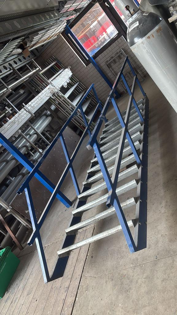 Stalen trap met 12 treden, 2,60 x 1,00 m, Doe-het-zelf en Verbouw, Ladders en Trappen, Ophalen, Gebruikt, Trap, 2 tot 4 meter
