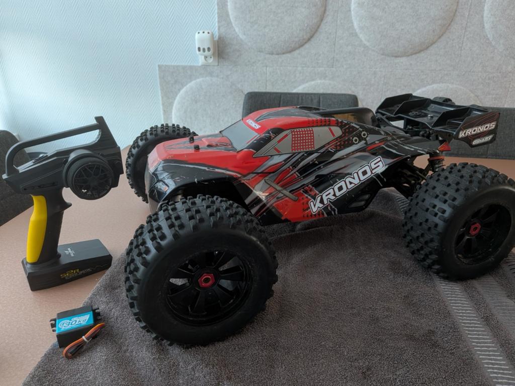 Corally Kronos v1 RC auto met zender - Technisch in orde, Elektro, Gebruikt, Auto offroad, Ophalen of Verzenden