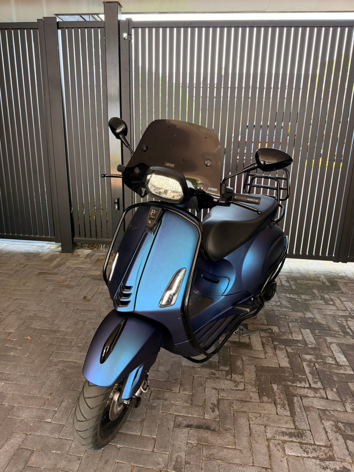 Vespa Sprint 125 ABS | 8.000 km | Digitaal display | USB, Fietsen en Brommers, Ophalen, Overige modellen, 125 cc, Zo goed als nieuw