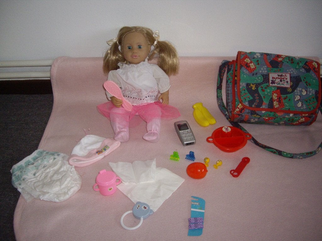 baby chou chou met verzorgingstas + acc, Kinderen en Baby's, Speelgoed | Poppen, Ophalen of Verzenden, Zo goed als nieuw, Babypop