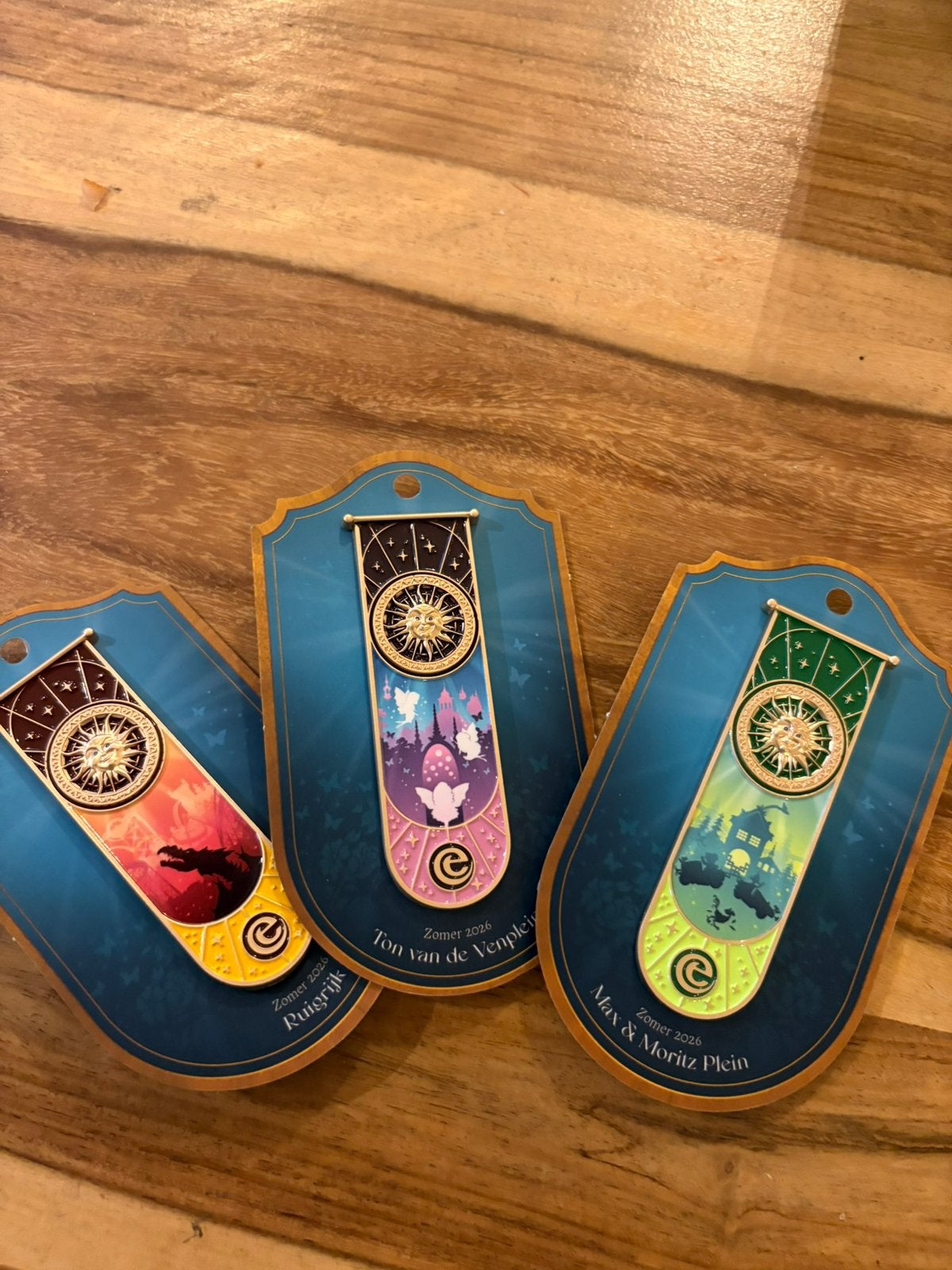 Efteling zomer pins 2 3 en 4, Ophalen of Verzenden, Nieuw, Button of Speldje