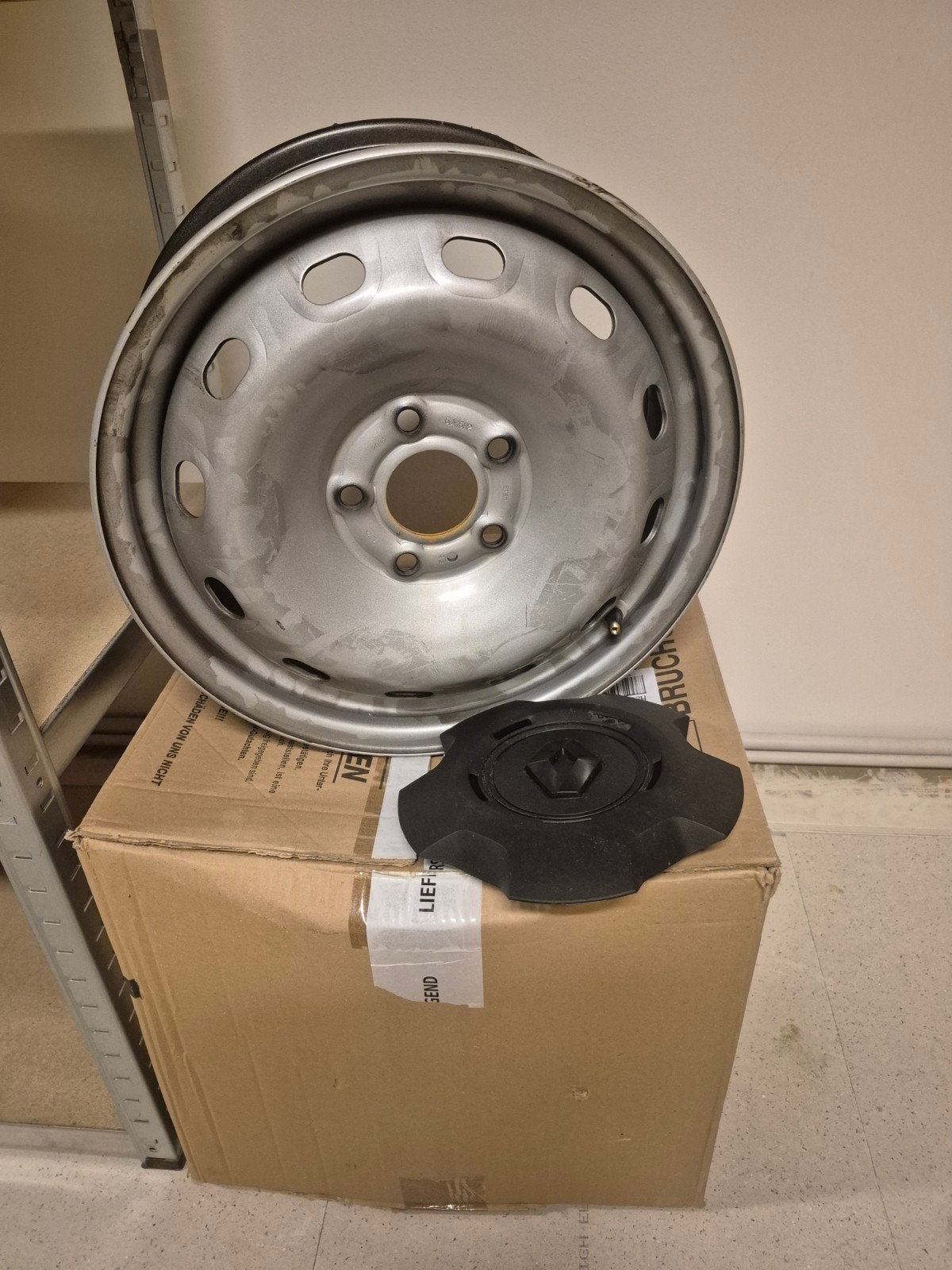 Stalen velg met wieldop - Gebruikt, Auto-onderdelen, Ophalen, Gebruikt, Velg(en), 16 inch