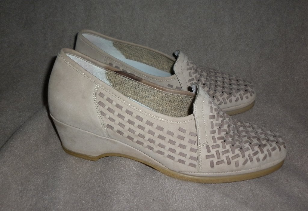 instappers met sleehak maat 42 merk : Kastner , Kleding | Dames, Schoenen, Nieuw, Ophalen of Verzenden, Instappers, Beige