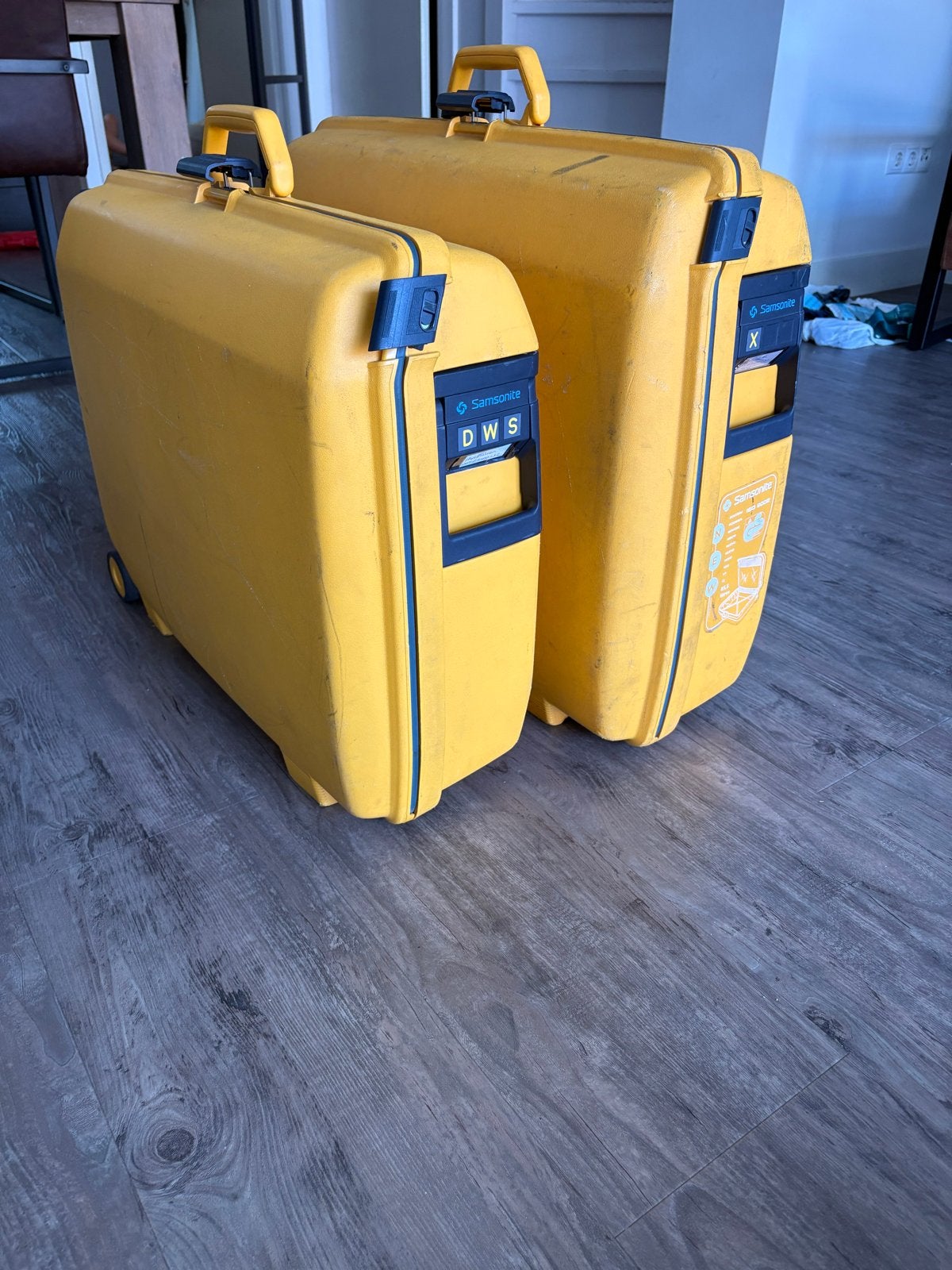 Set van 2 Samsonite koffers - Geel, Sieraden, Tassen en Uiterlijk, Koffers, Gebruikt, Hard kunststof, 45 tot 55 cm, Slot
