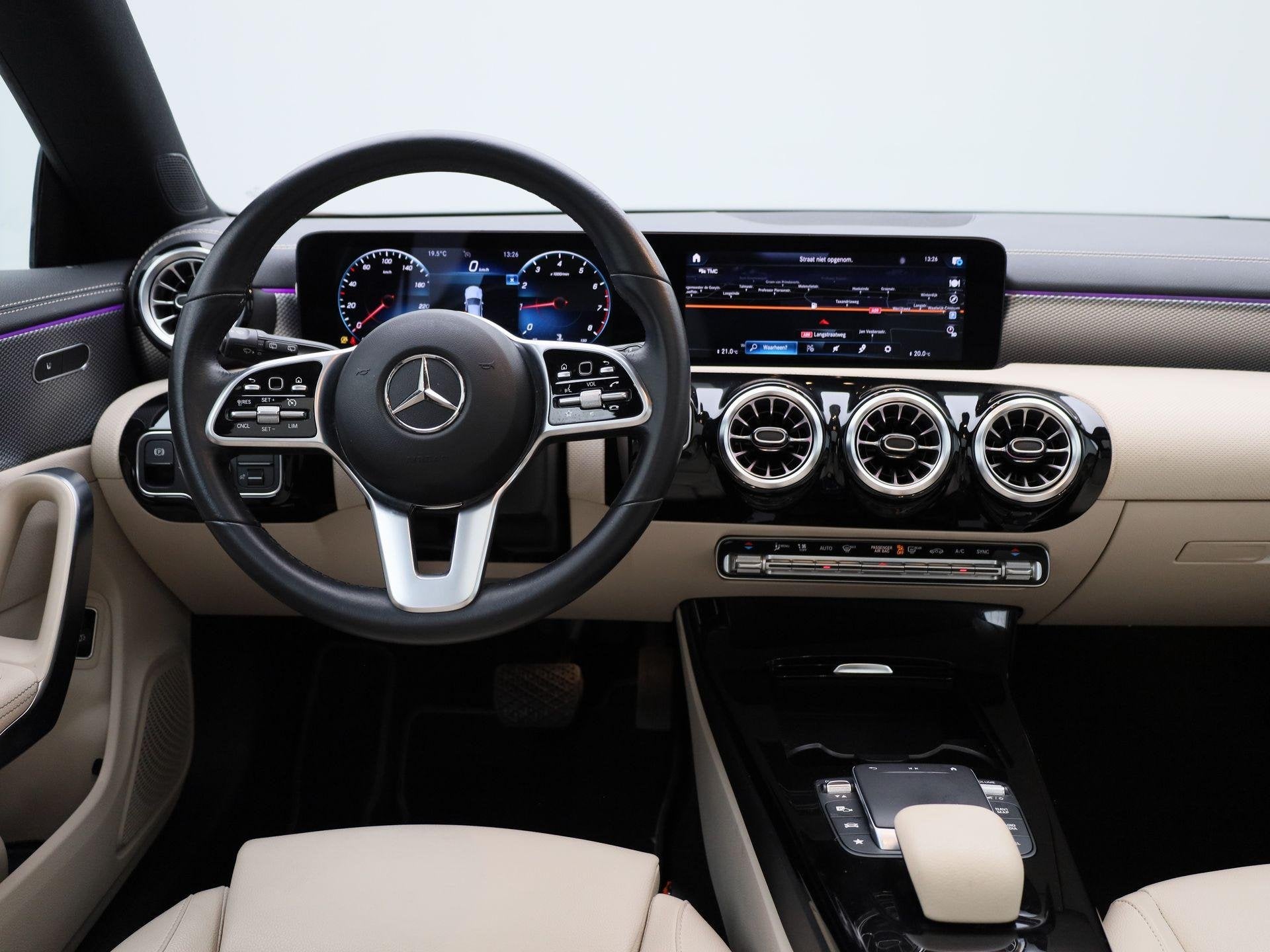 Mercedes-Benz CLA-klasse Shooting Brake 200 Business Solutio, Auto's, Mercedes-Benz, 730 kg, Gebruikt, Leder en Stof, 1600 kg