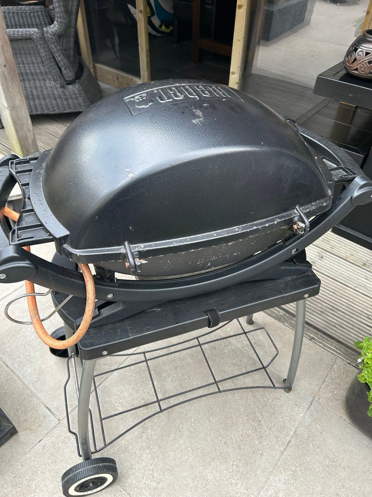 Weber Q2000 gasbarbecue met onderstel en hoes, Ophalen of Verzenden, Gebruikt