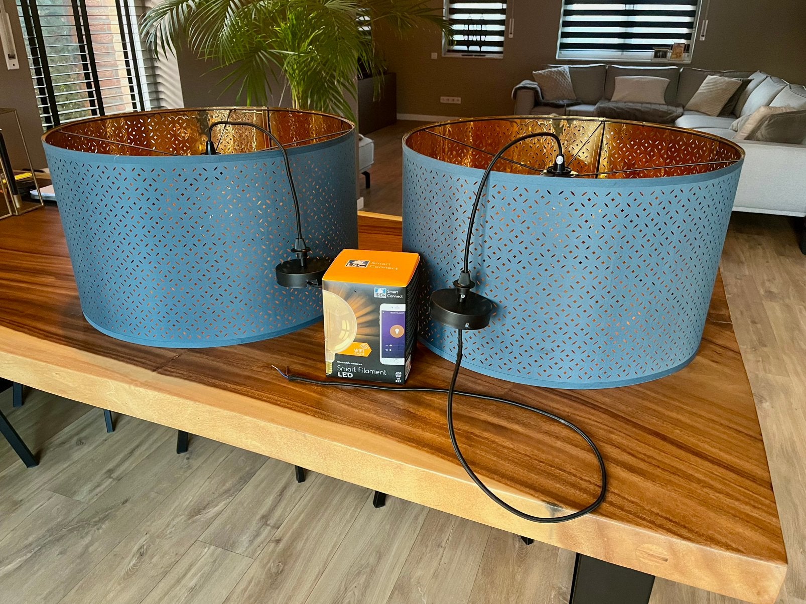 Ikea Nymo 2x lampenkappen 60 cm, inkl ophanging en 3x led., Blauw, Rond, Zo goed als nieuw, 60 cm