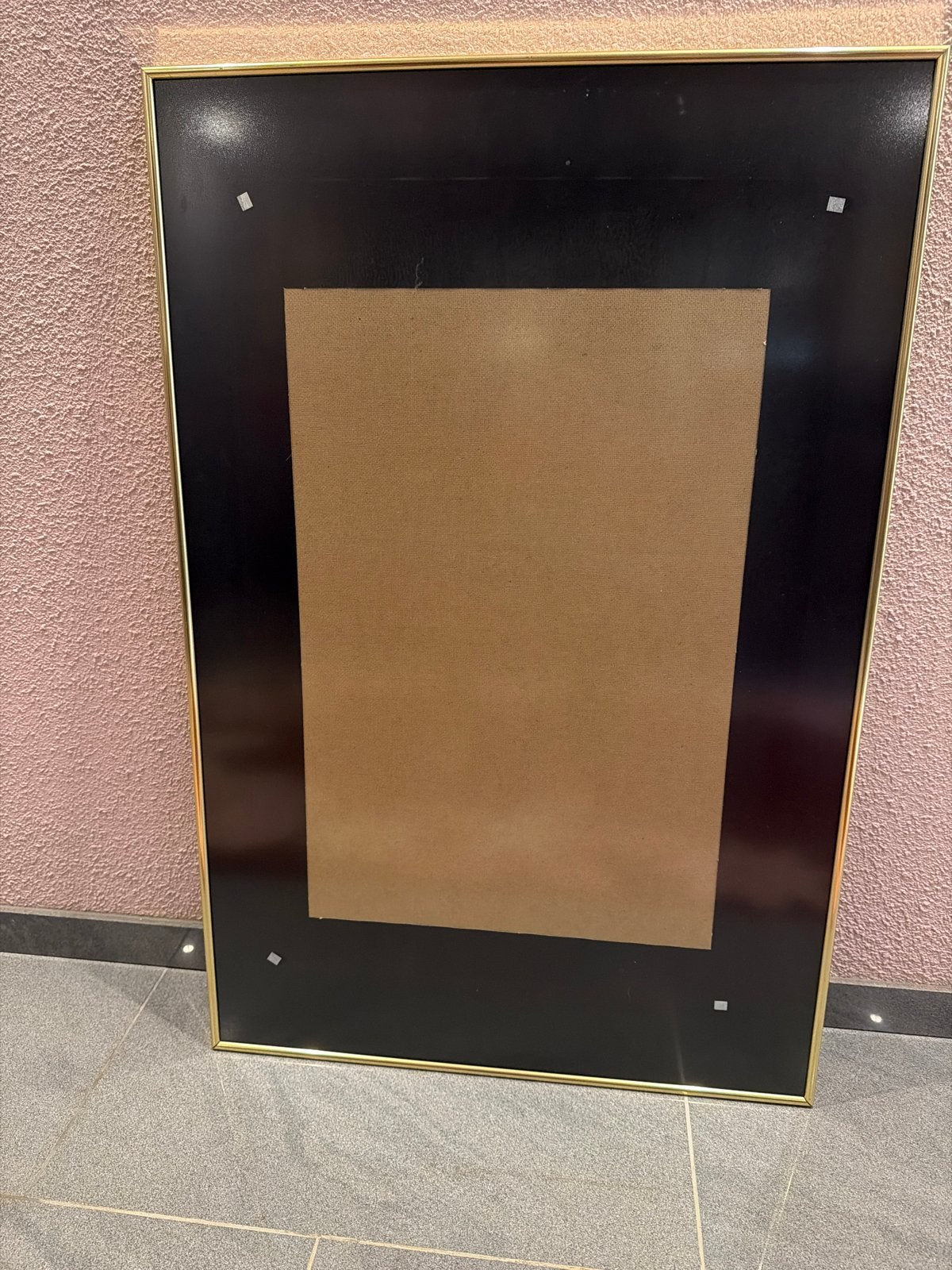 Gouden fotolijst 62x93 cm met ontspiegeld glas, Metaal, Nieuw, Ophalen of Verzenden, Hangend