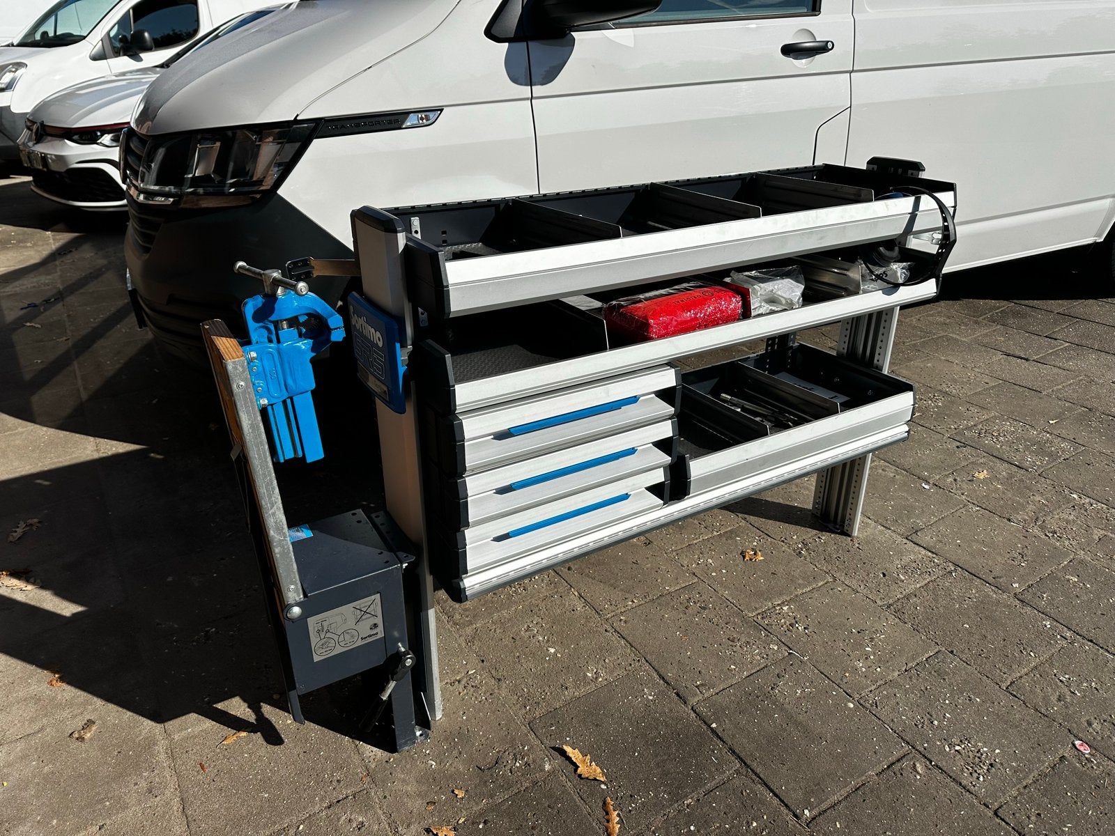 Sortimo bedrijfswageninrichting met bankschroef, Ophalen, Gebruikt