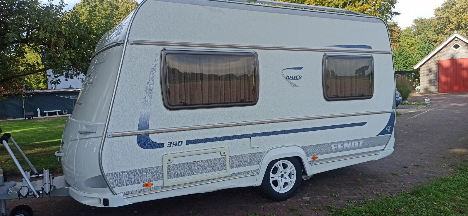 Fendt 390 caravan + mover + voortent + losse luifels,  2012, Caravans en Kamperen, Vast bed, Treinzit, Particulier, Ringverwarming