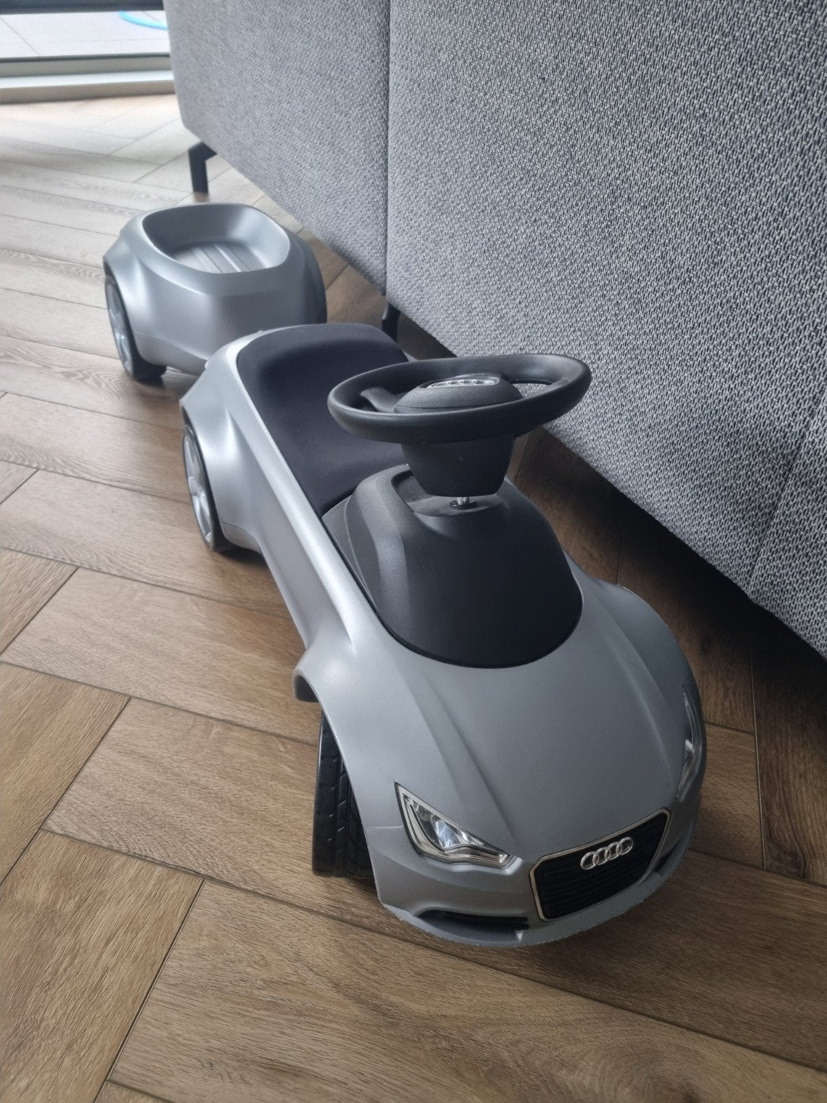 Audi loopauto met aanhanger kleur grijs en toeter, Ophalen