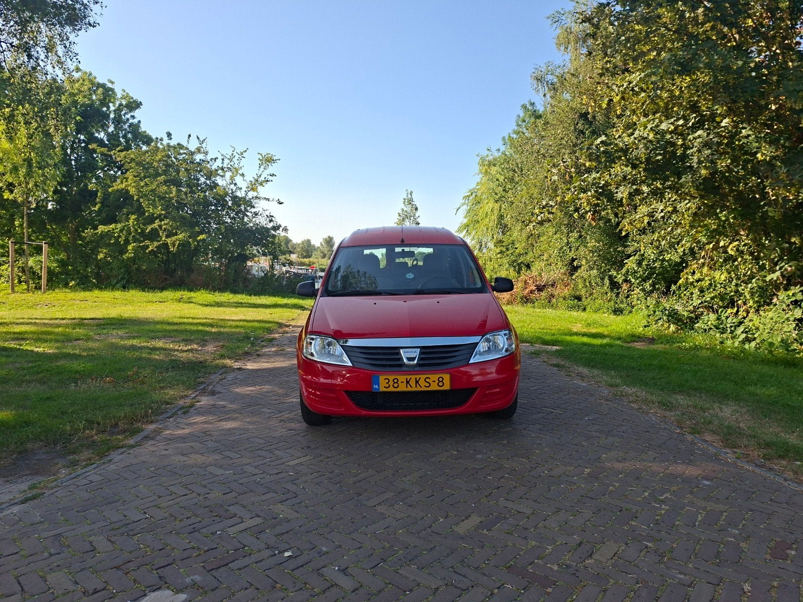 Dacia Logan 1.6 MCV 64KW 2010 Rood