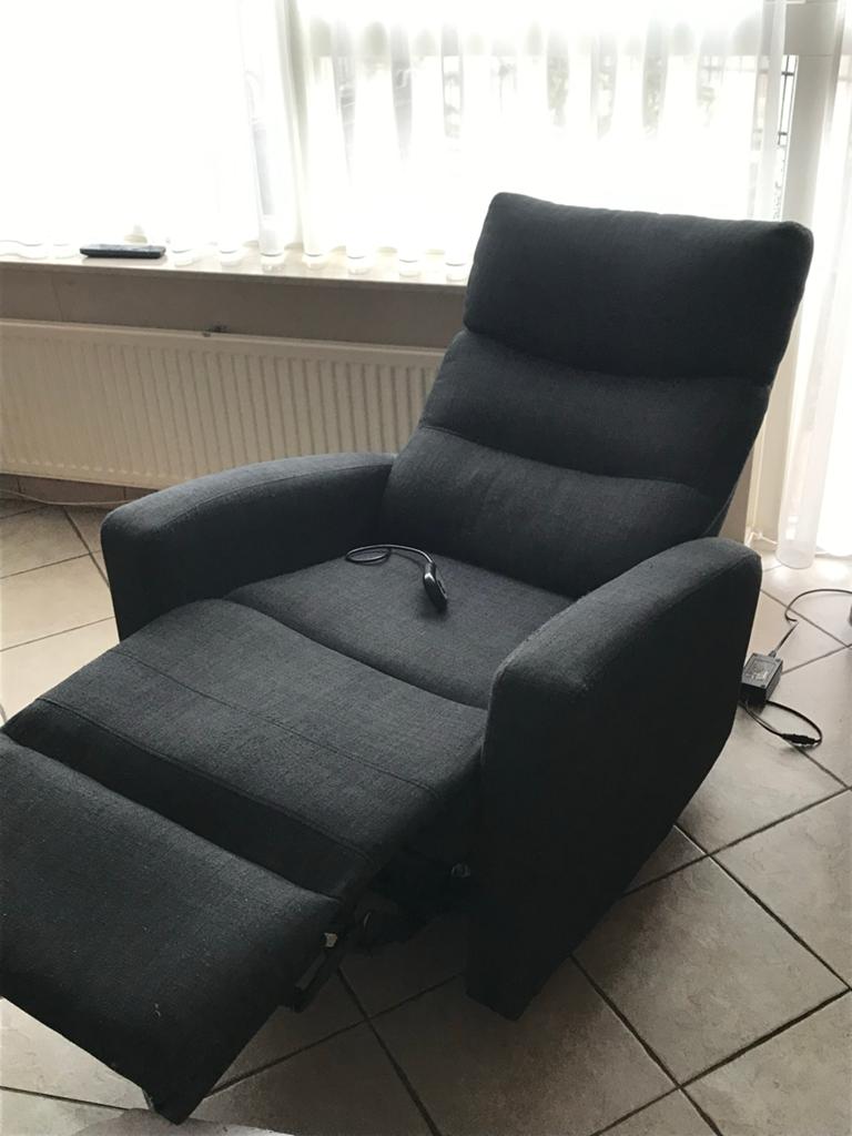 Comfortabele relaxfauteuil met elektrische verstelling, Huis en Inrichting, Fauteuils, Ophalen, 100 tot 125 cm, Zo goed als nieuw